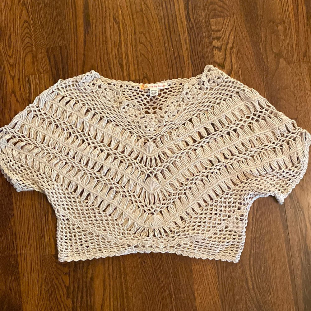 Trendy & stylish a Beige crocheted pullover top